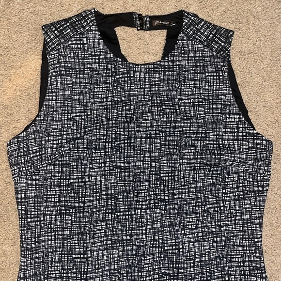 J. McLaughlin Barry Sleeveless Jewel Neck Montego Scuba Dress Black White Medium - Picture 3 of 8